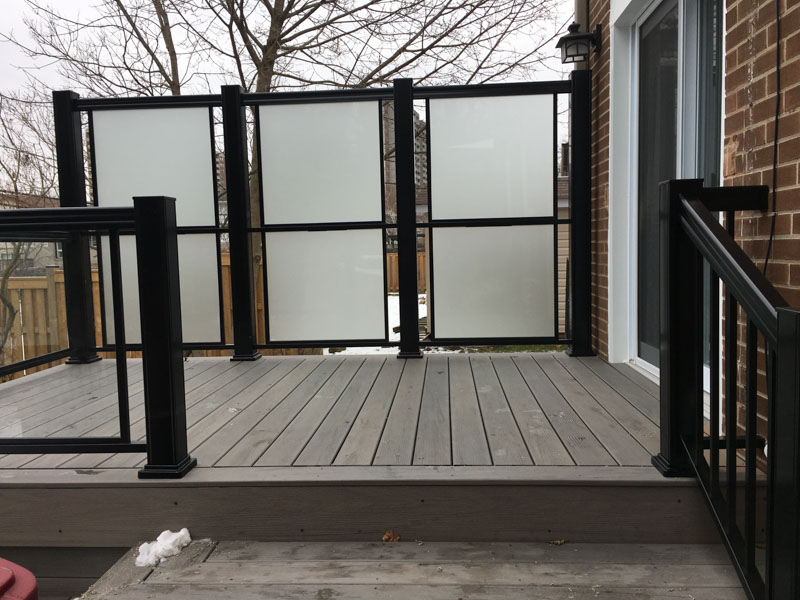 Frosted_Privacy_with_mid-bar_and_gaps